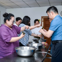 把溫情文明包起來 漯河市人防辦“包粽子、迎端午”