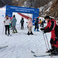 觀摩滑雪展示、現(xiàn)場(chǎng)免費(fèi)學(xué)……河南這場(chǎng)滑雪公益推廣活動(dòng)收官