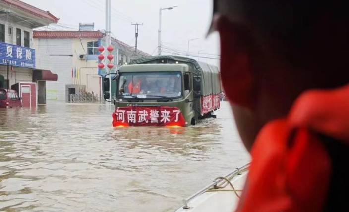 武警河南總隊官兵奔赴南陽抗洪，已轉(zhuǎn)移群眾500余人