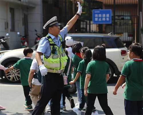 今日開學(xué)！鄭州交警：交通流量大增，請錯峰出行